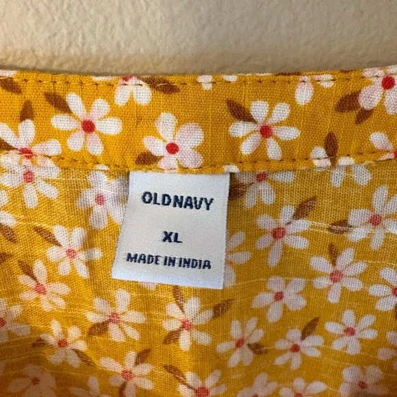 Old Navy Floral Sleeveless Button Up Blouse Size XL in Excellent Condition - Picture 2 of 7